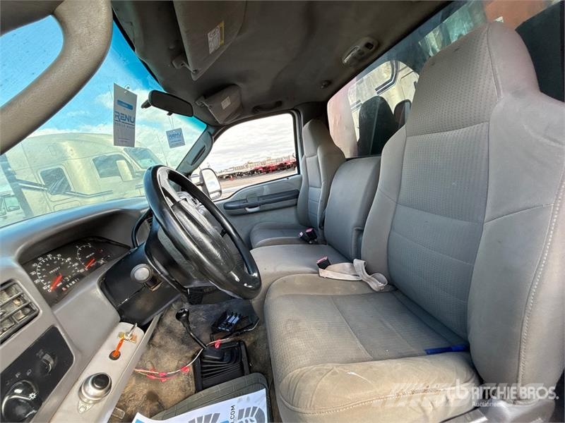 Ford F-550 Pašizgāzējs