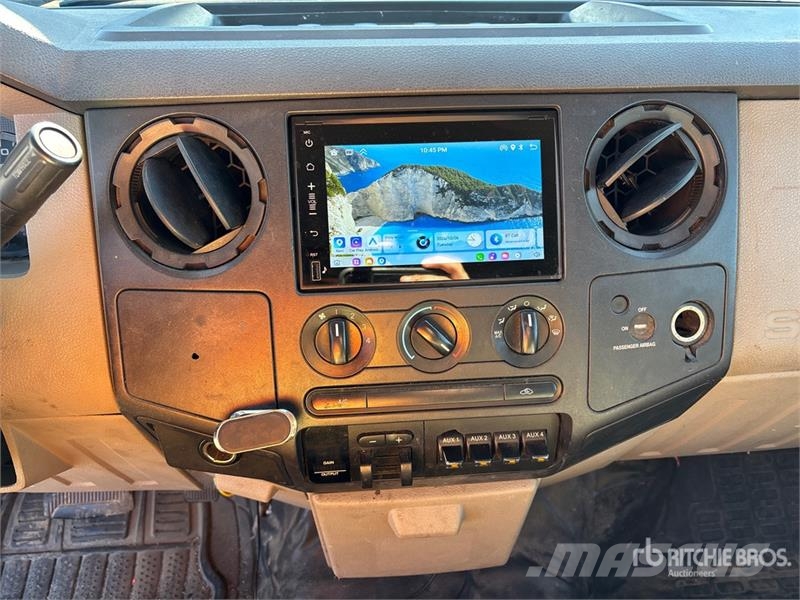Ford F-550 Carroattrezzi