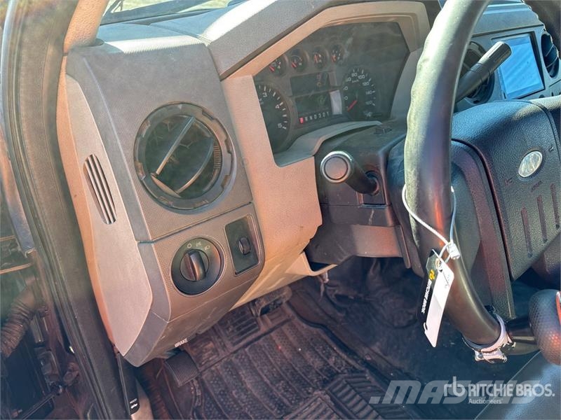 Ford F-550 Carroattrezzi