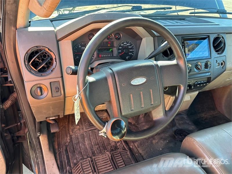 Ford F-550 Carroattrezzi