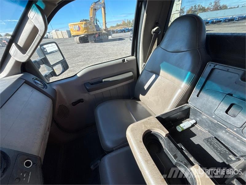 Ford F-550 Carroattrezzi