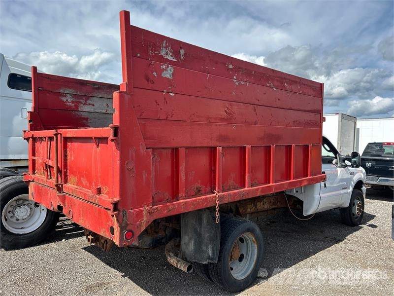 Ford F-550 Pašizgāzējs