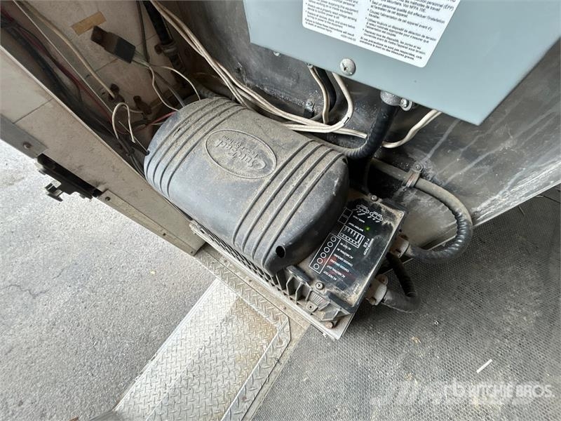 Ford F-550 Auto korvtõstukid