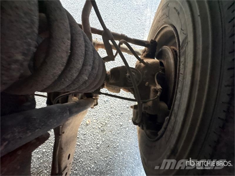 Ford F-550 Plošinové nákladné automobily/nákladné automobily so sklápacími bočnicami