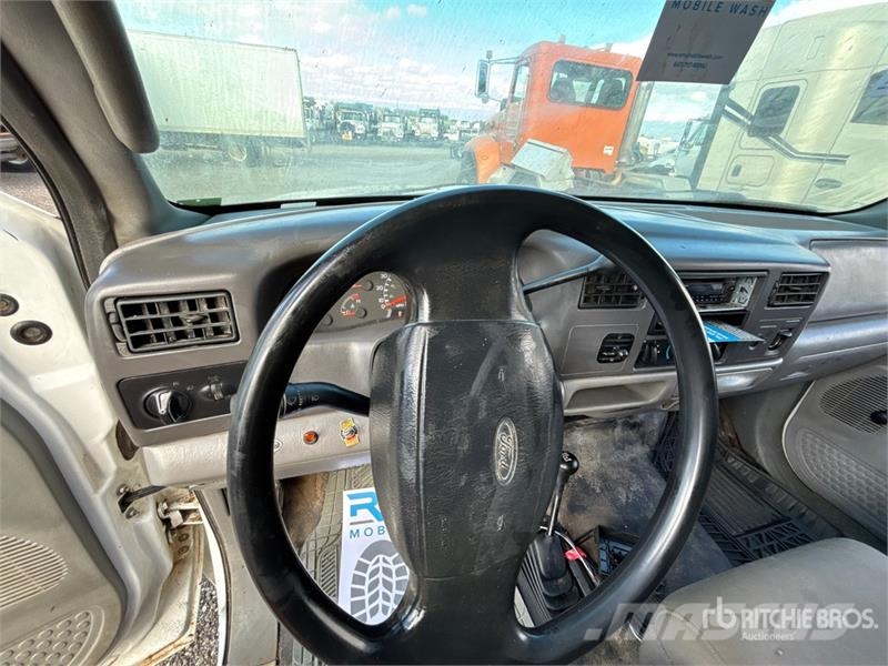 Ford F-550 Pašizgāzējs