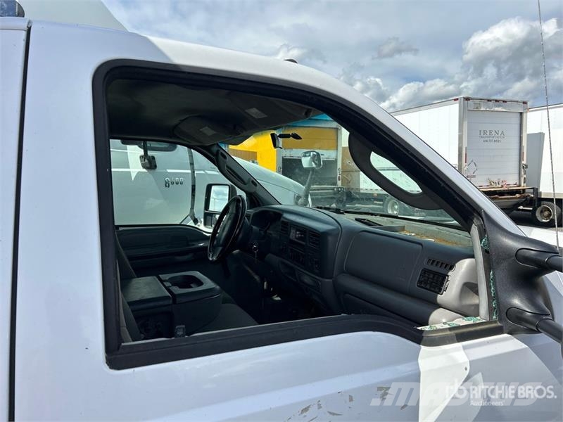Ford F-550 Pašizgāzējs