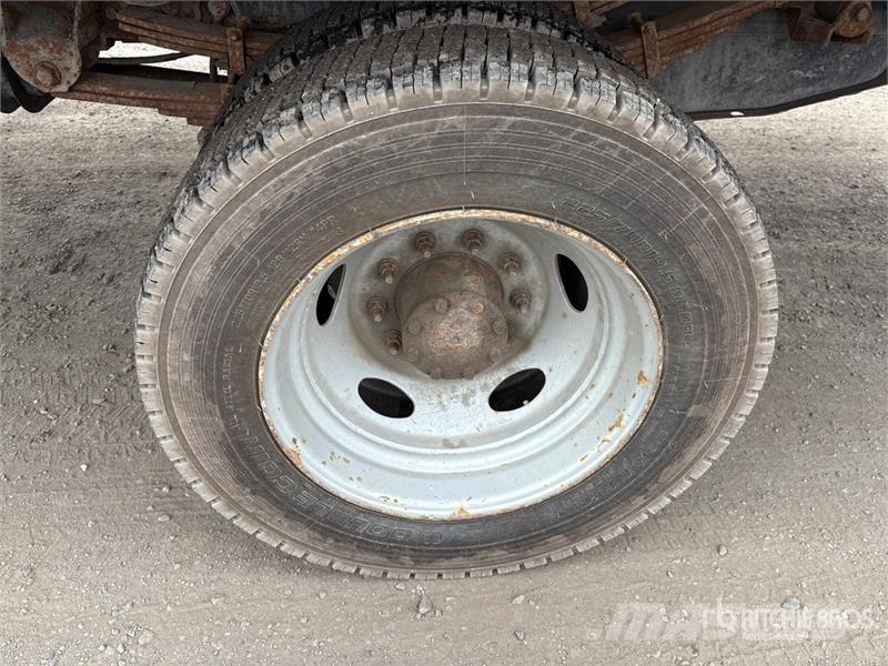 Ford F-550 4x2 Flatbed Truck Kamioni sa otvorenim sandukom
