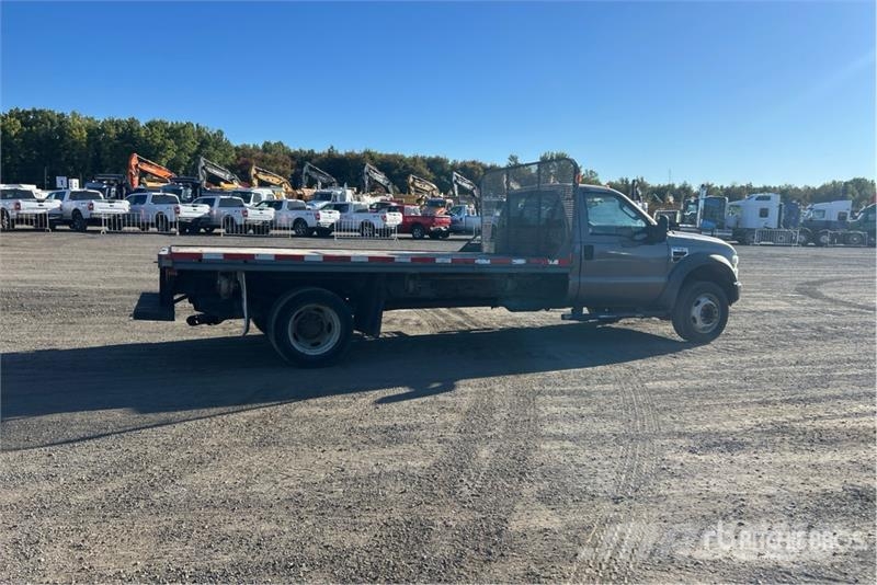 Ford F-550 4x2 Flatbed Truck Camiones plataforma