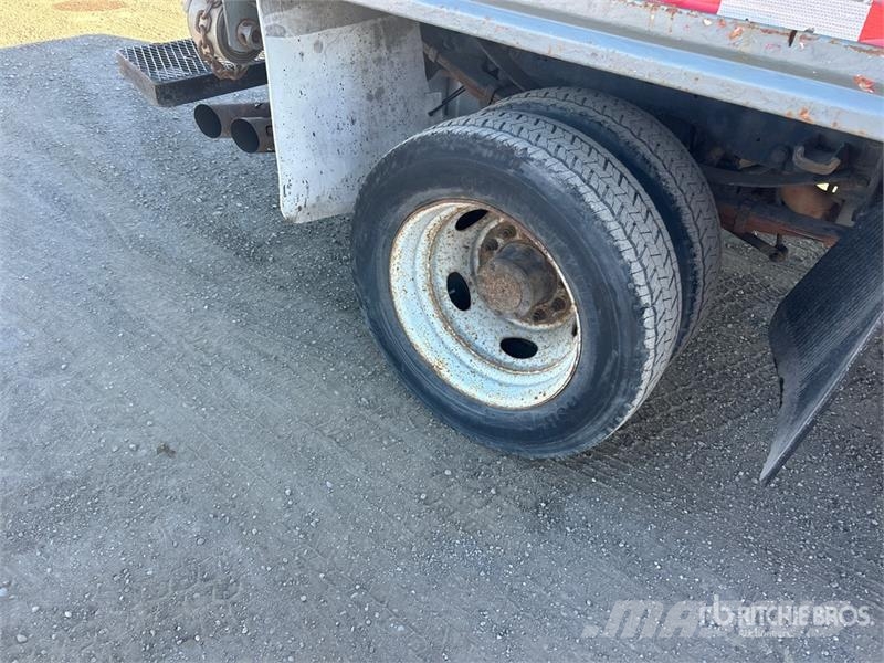 Ford F-550 4x2 Flatbed Truck Camiones plataforma