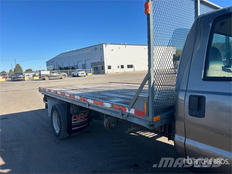 Ford F-550 4x2 Flatbed Truck Camiones plataforma