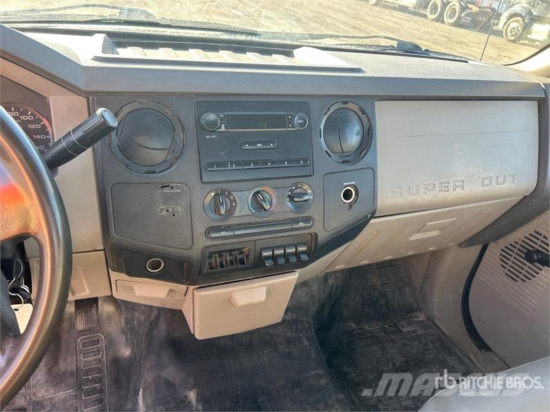 Ford F-550 4x2 Flatbed Truck Camiones plataforma