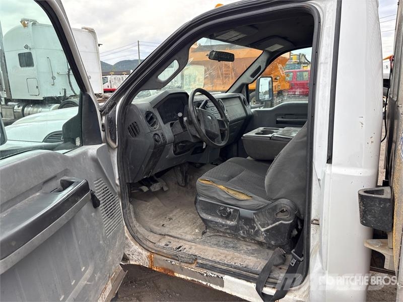 Ford F-550 4x2 Flatbed Truck Kamioni sa otvorenim sandukom