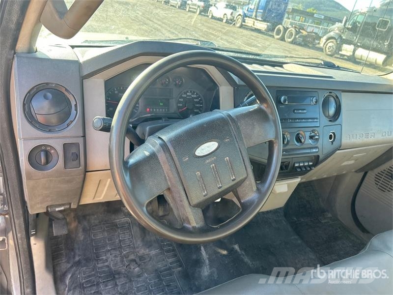 Ford F-550 4x2 Flatbed Truck Camiones plataforma