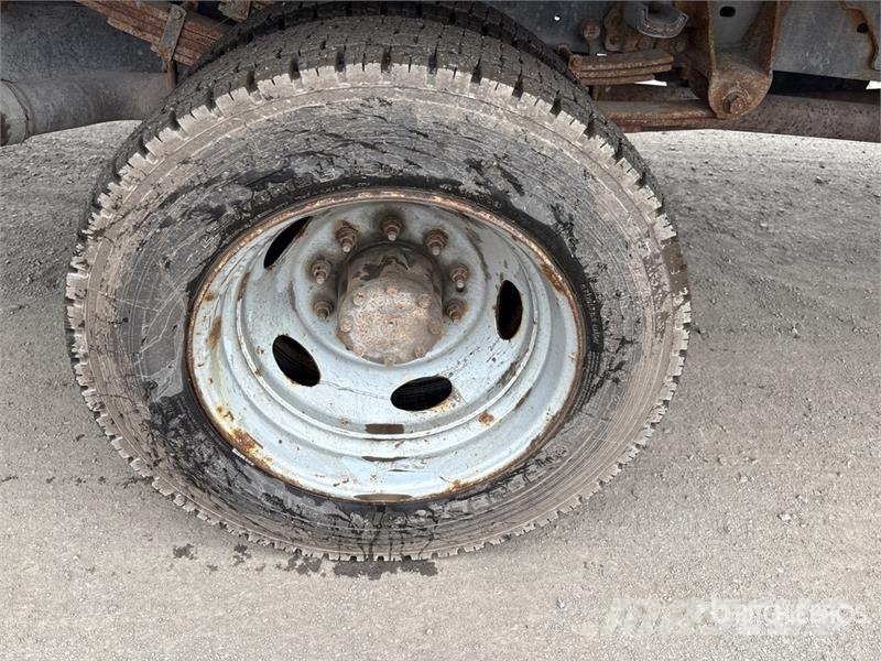 Ford F-550 4x2 Flatbed Truck Kamioni sa otvorenim sandukom