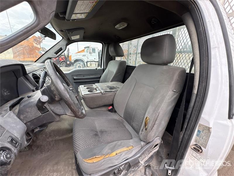 Ford F-550 4x2 Flatbed Truck Kamioni sa otvorenim sandukom