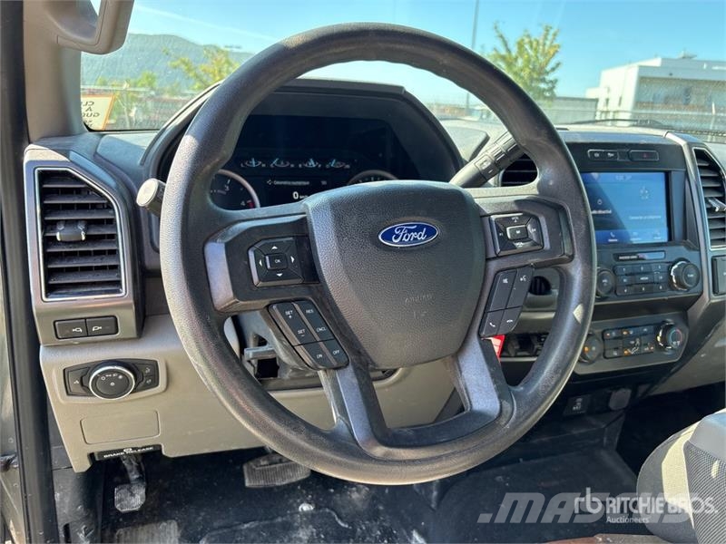 Ford F-550 4x2 Flatbed Truck 플랫베드/드롭사이드 트럭
