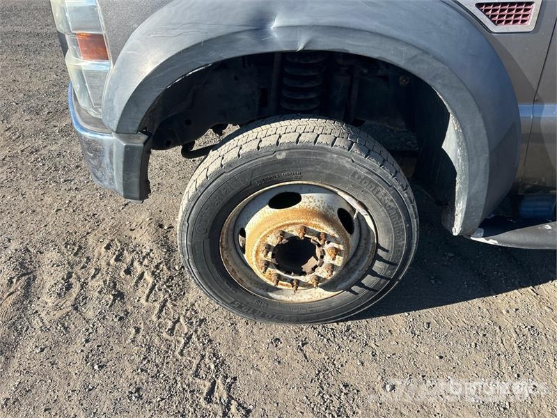 Ford F-550 4x2 Flatbed Truck Camiones plataforma