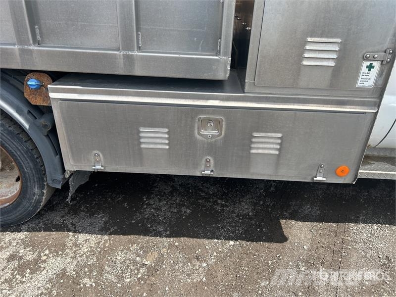 Ford F-550 4x4 Crew Cab Chipper Truck 碎木车