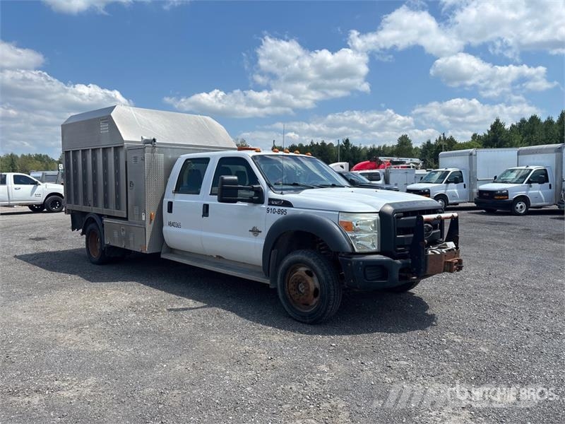 Ford F-550 4x4 Crew Cab Chipper Truck 碎木车