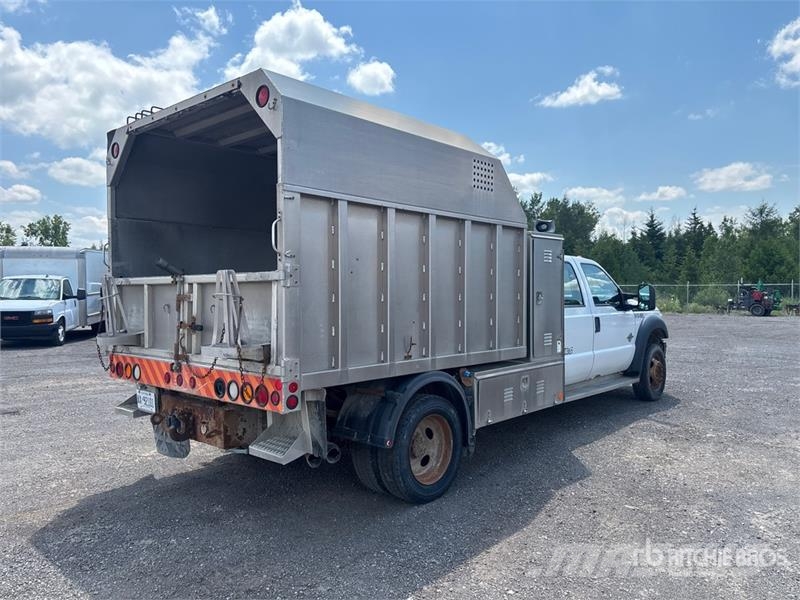 Ford F-550 4x4 Crew Cab Chipper Truck 碎木车