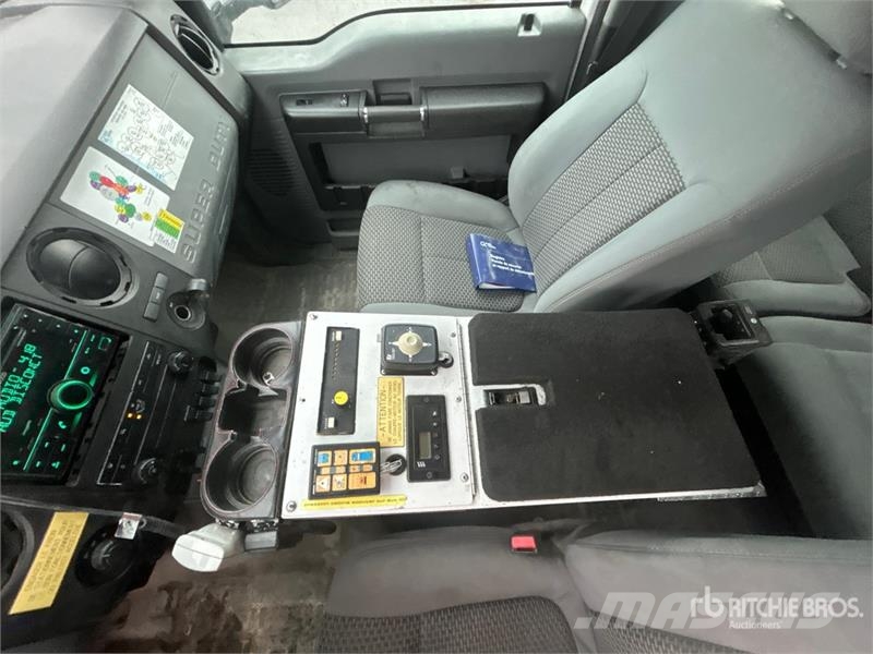 Ford F-550 4x4 Crew Cab Utility Truck 皮卡车