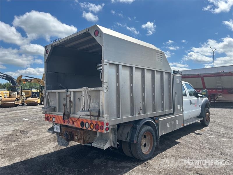 Ford F-550 4x4 Crew Cab Chipper Truck 碎木车