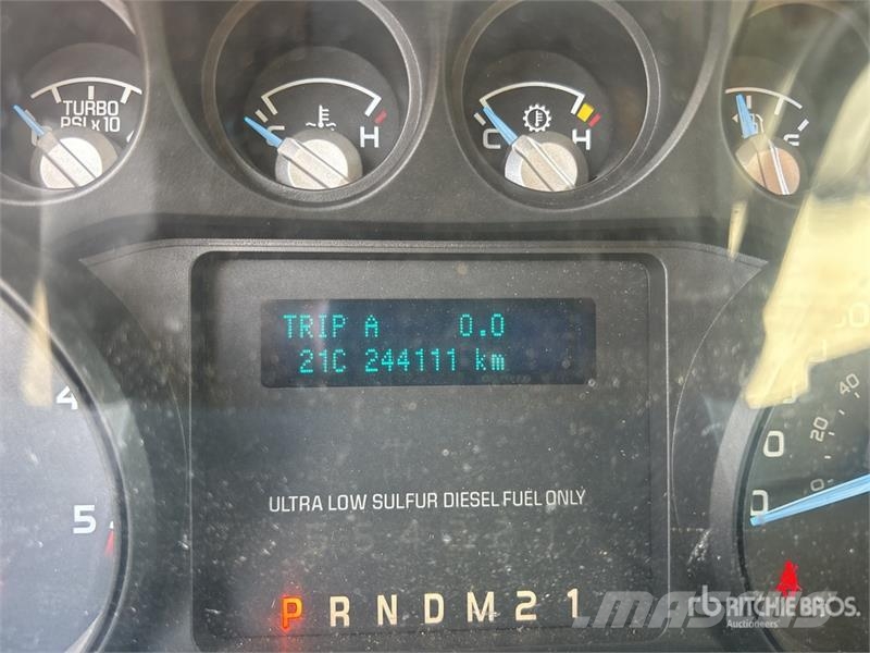 Ford F-550 4x4 Crew Cab Chipper Truck 碎木车