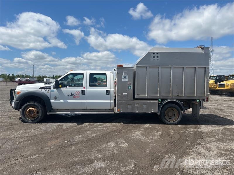 Ford F-550 4x4 Crew Cab Chipper Truck 碎木车