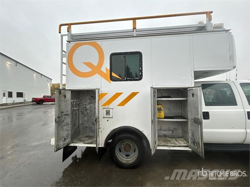 Ford F-550 4x4 Crew Cab Utility Truck 皮卡车