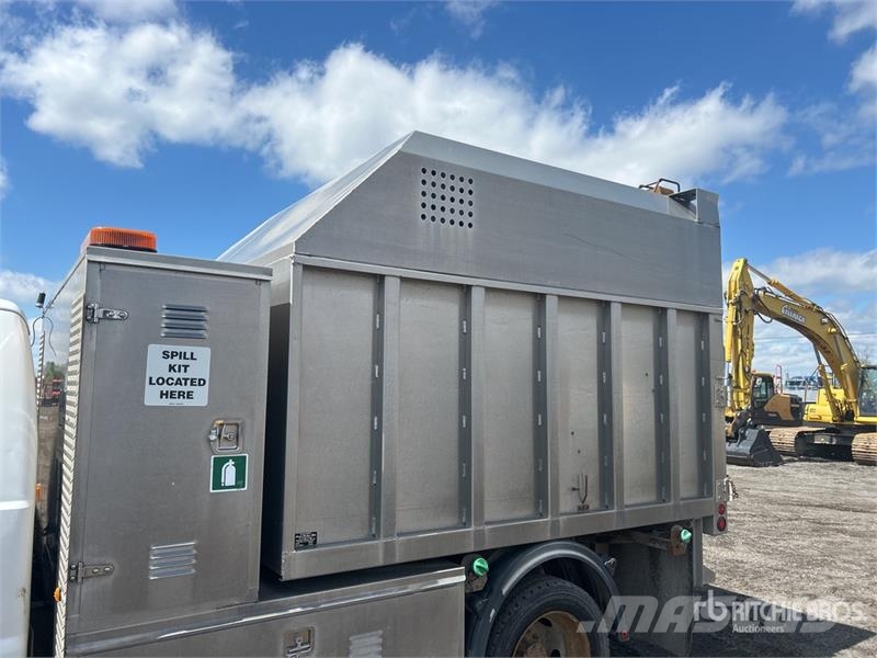 Ford F-550 4x4 Crew Cab Chipper Truck 碎木车