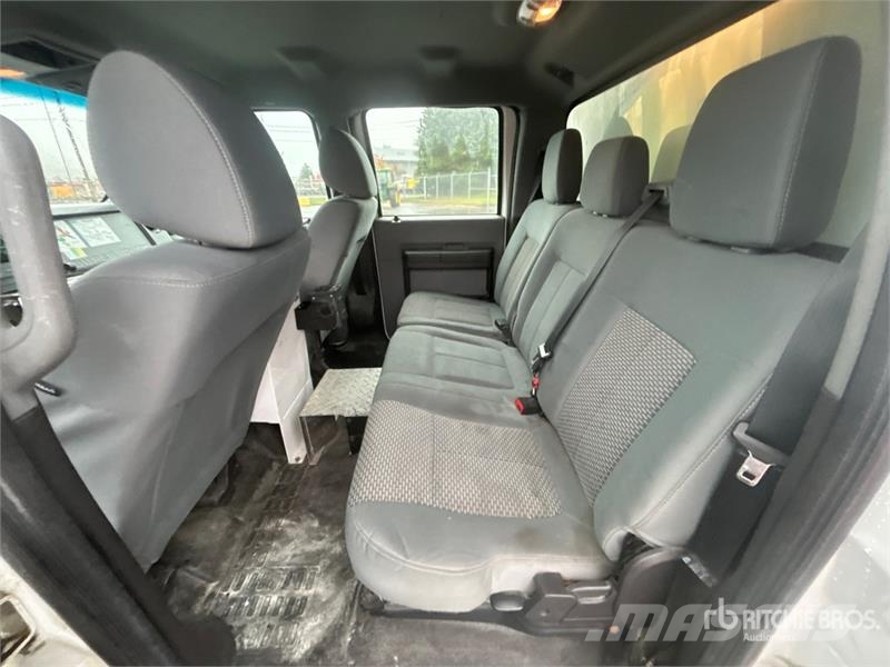 Ford F-550 4x4 Crew Cab Utility Truck 皮卡车