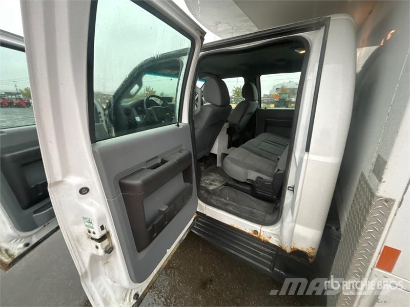 Ford F-550 4x4 Crew Cab Utility Truck 皮卡车