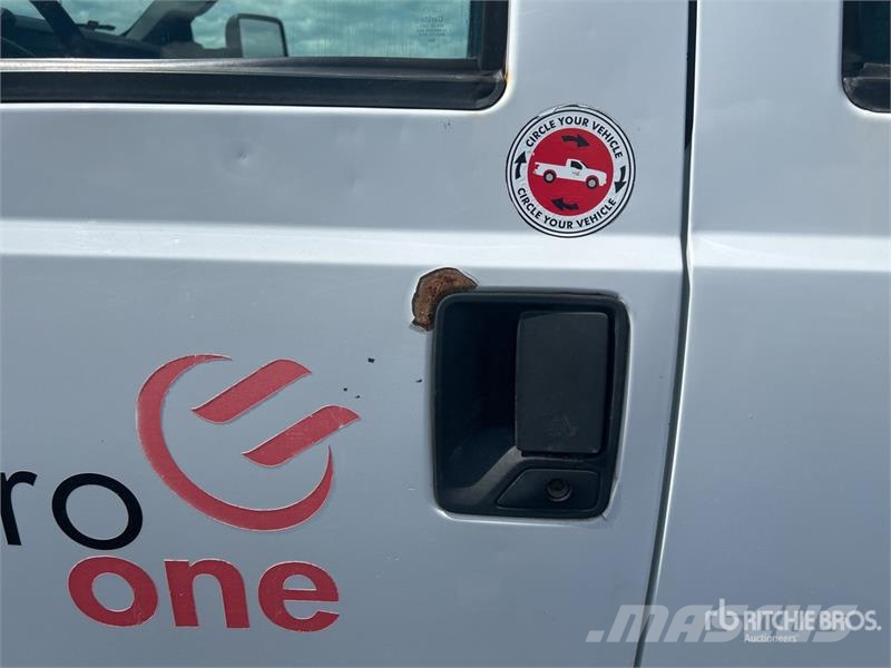 Ford F-550 4x4 Crew Cab Chipper Truck 碎木车
