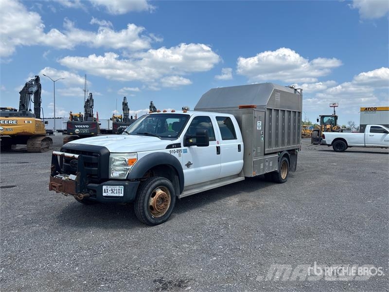 Ford F-550 4x4 Crew Cab Chipper Truck 碎木车