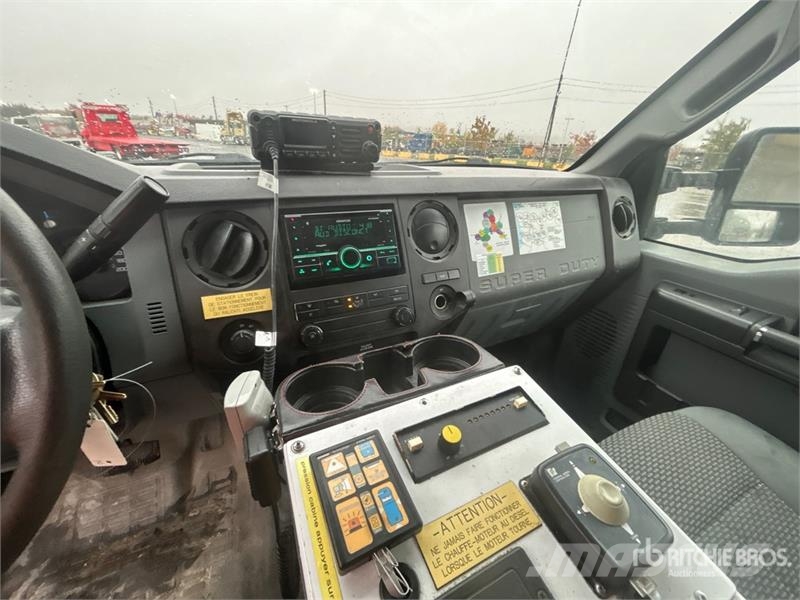 Ford F-550 4x4 Crew Cab Utility Truck 皮卡车
