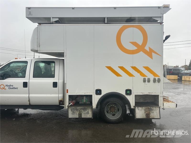 Ford F-550 4x4 Crew Cab Utility Truck 皮卡车