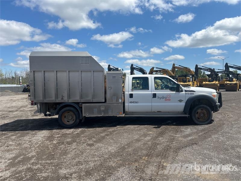 Ford F-550 4x4 Crew Cab Chipper Truck 碎木车