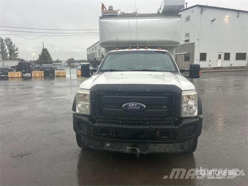 Ford F-550 4x4 Crew Cab Utility Truck 皮卡车