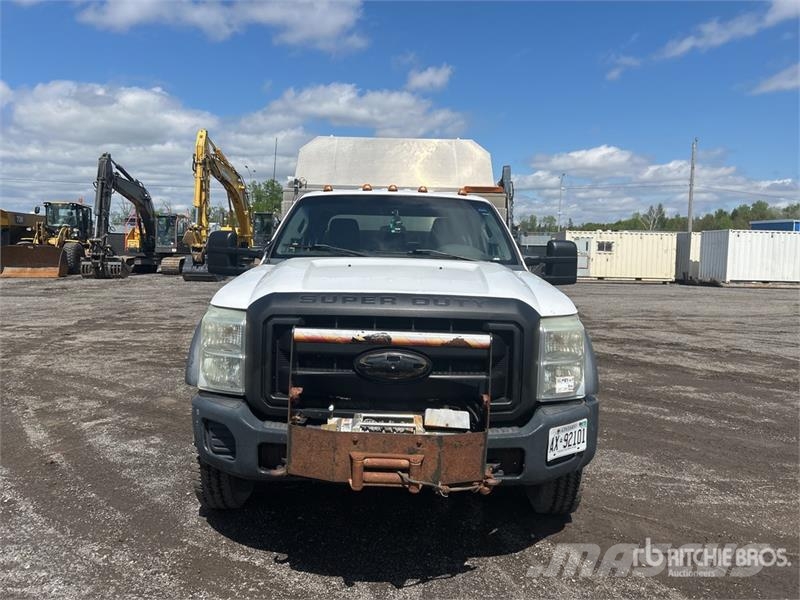 Ford F-550 4x4 Crew Cab Chipper Truck 碎木车