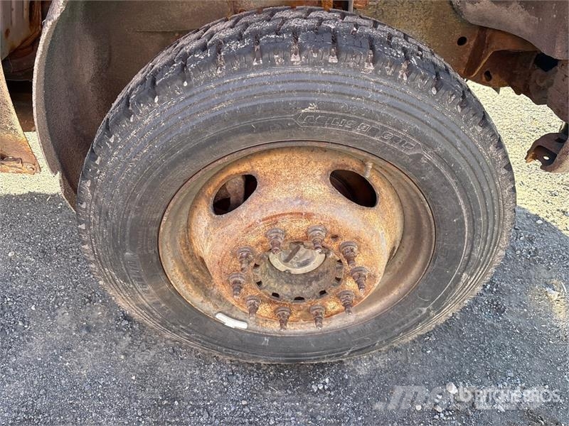 Ford F-550 4x4 Extended Cab Service Truck Komunalna vozila