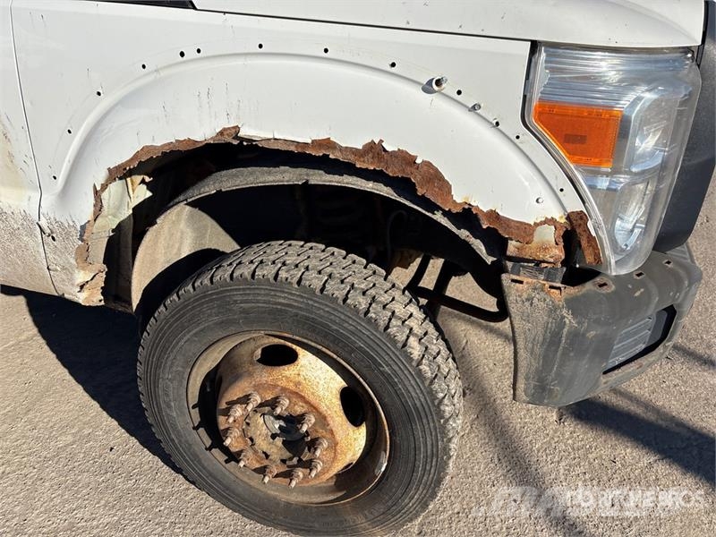 Ford F-550 4x4 Extended Cab Service Truck Komunalna vozila