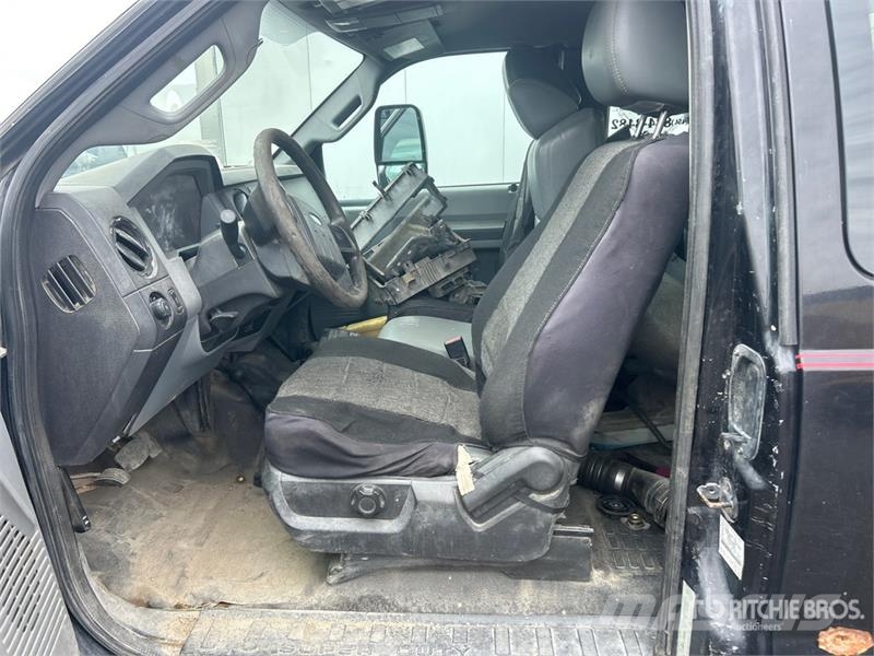 Ford F-550 4x4 Extended Cab Flatbed Truck (Inoperable) Kamioni sa otvorenim sandukom