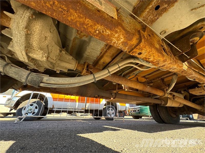 Ford F-550 4x4 Extended Cab Service Truck Komunalna vozila