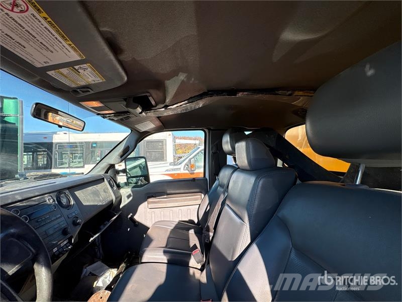 Ford F-550 4x4 Extended Cab Service Truck Komunalna vozila