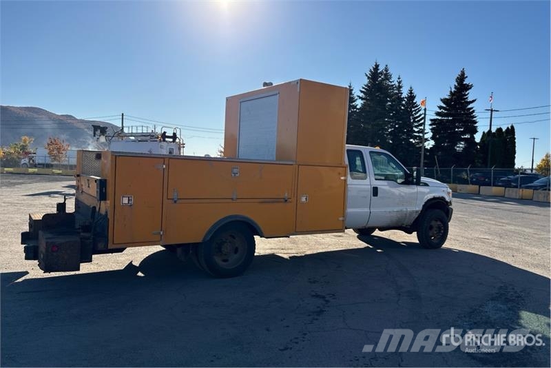 Ford F-550 4x4 Extended Cab Service Truck Komunalna vozila