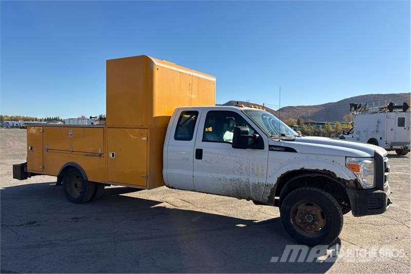 Ford F-550 4x4 Extended Cab Service Truck Komunalna vozila