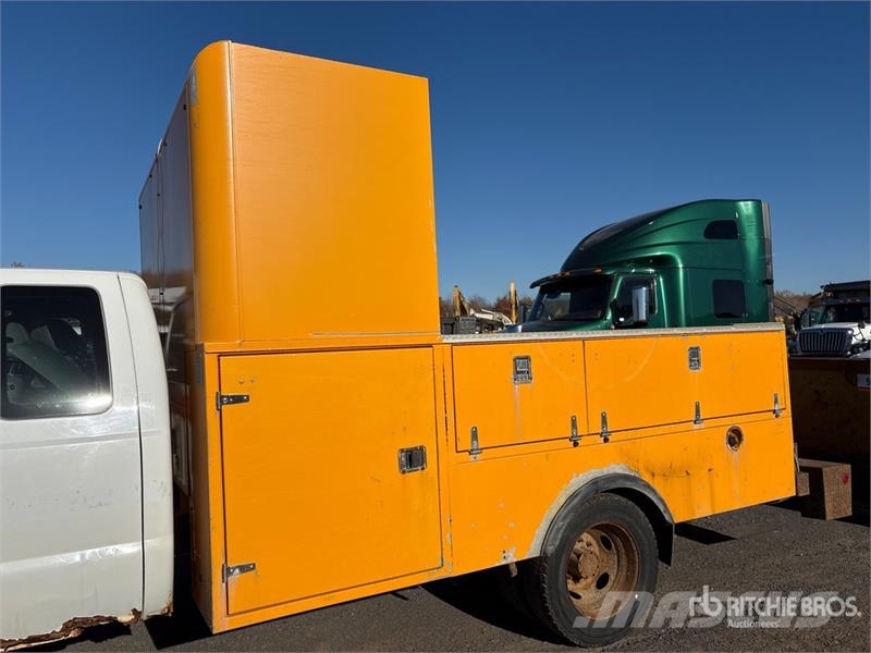 Ford F-550 4x4 Extended Cab Service Truck Komunalna vozila