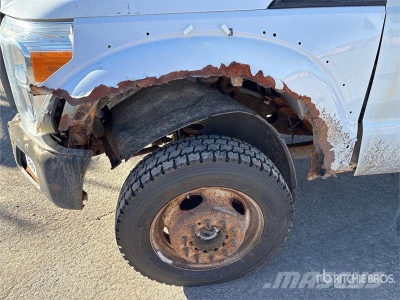 Ford F-550 4x4 Extended Cab Service Truck Komunalna vozila