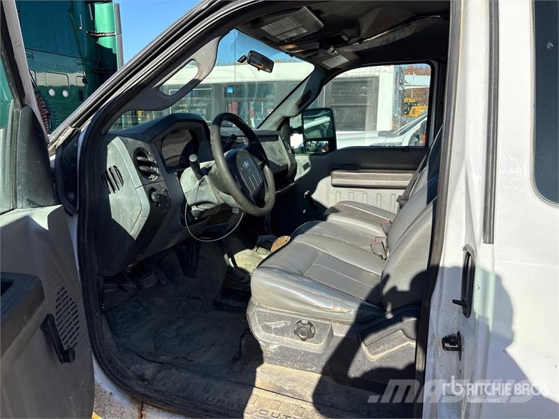 Ford F-550 4x4 Extended Cab Service Truck Komunalna vozila