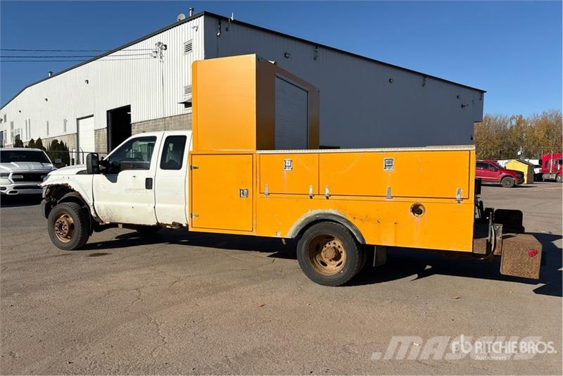 Ford F-550 4x4 Extended Cab Service Truck Komunalna vozila